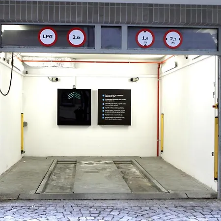 Dot 3 Bdr With Tyn Cathedral View & Ac Apartmán