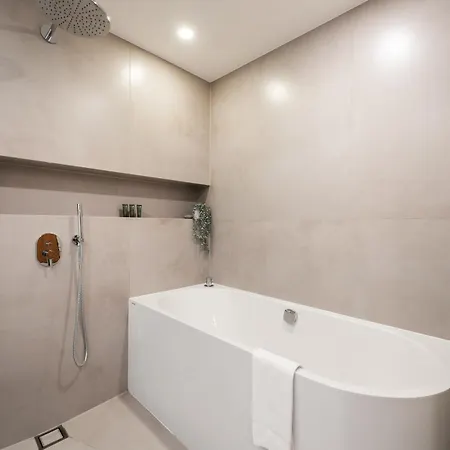 Dot 3bdr With Parking & A/c By Easybnb Premium Prague