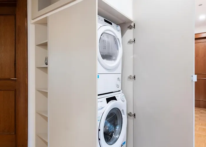 Dot 3 Bdr With Tyn Cathedral View & Ac