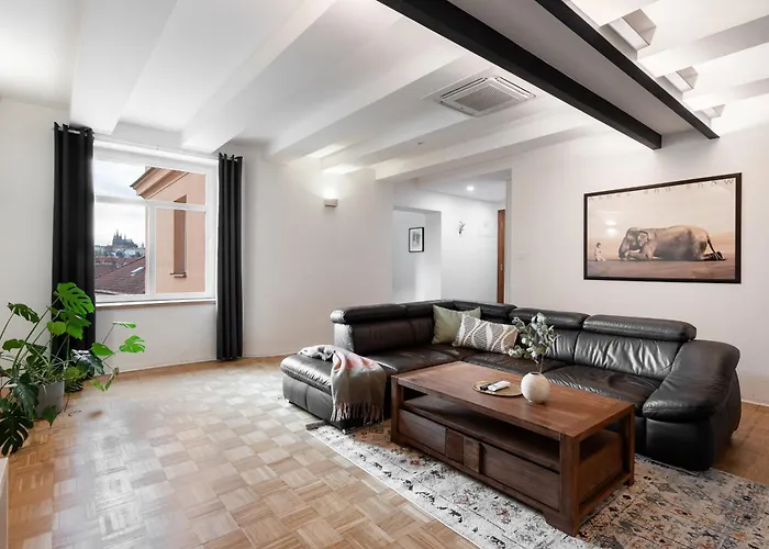 Apartment Dot 3 Bdr With Tyn Cathedral View & Ac