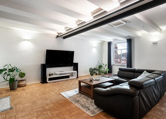 Apartment Dot 3 Bdr With Tyn Cathedral View & Ac