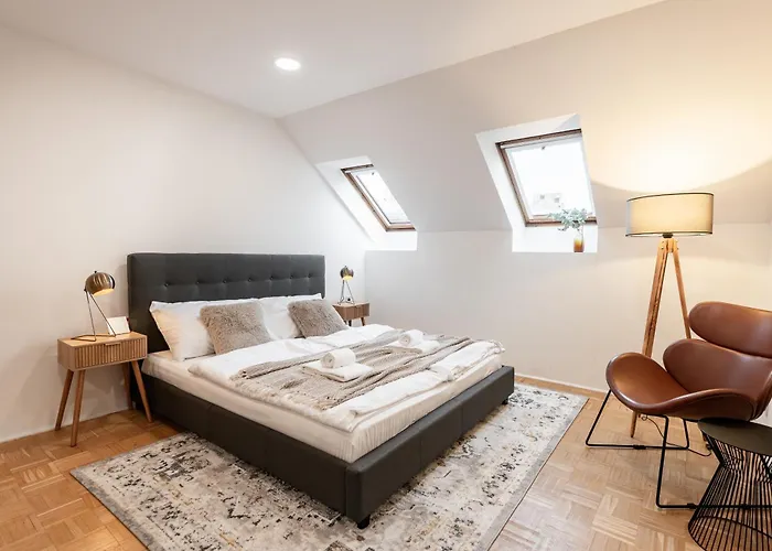 Apartment Dot 3 Bdr With Tyn Cathedral View & Ac