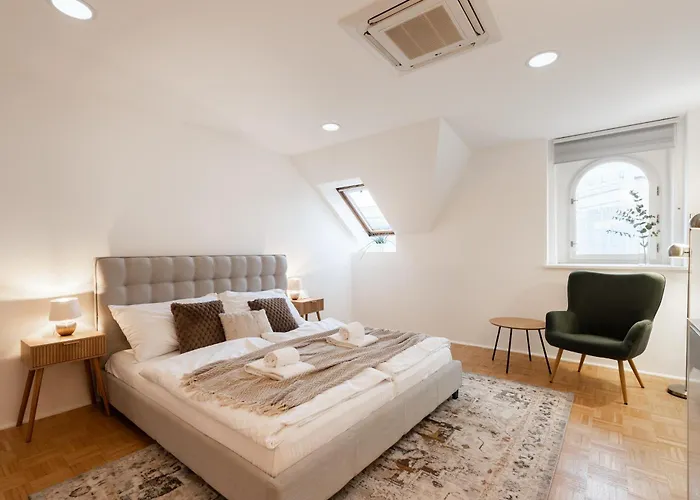 Dot 3 Bdr With Tyn Cathedral View & Ac Apartment Prag