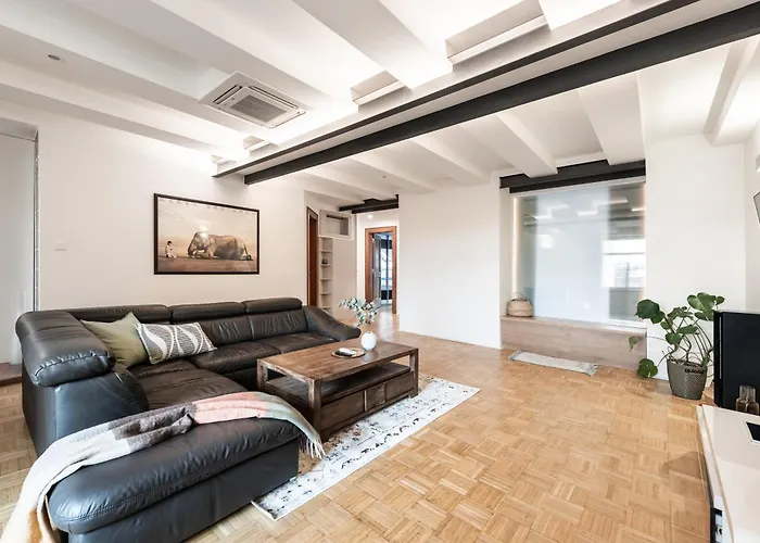 Dot 3 Bdr With Tyn Cathedral View & Ac Apartment