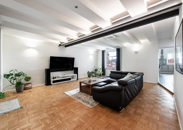 Dot 3 Bdr With Tyn Cathedral View & Ac Apartment *